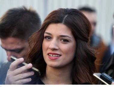 Εκτός πραγματικότητας: Aυτές είναι οι αφίσες της Νοτοπούλου για τις εκλογές! (φωτο)